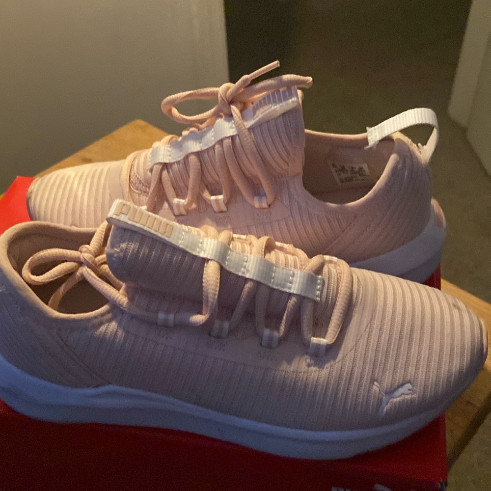 Light pink Pumas
